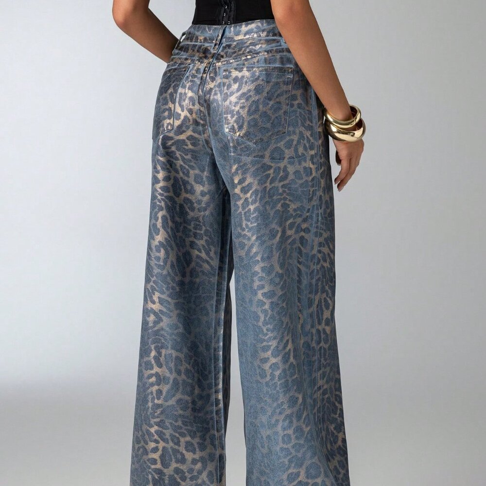 Baby Blue Casual Women's Denim Jeans with Leopard Print and Zipper Detail - Picture 2 of 7
